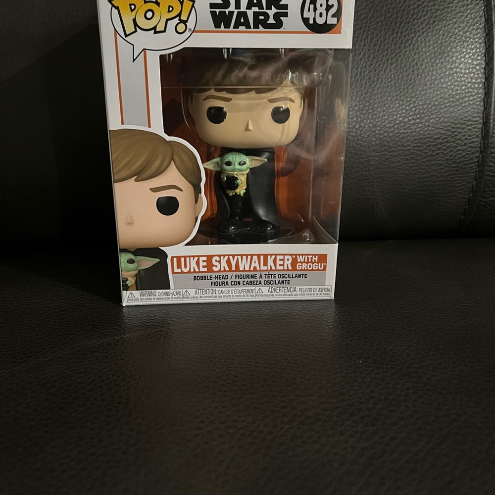 Funko Pop! Star Wars Luke Skywalker with Grogu - Black and Green